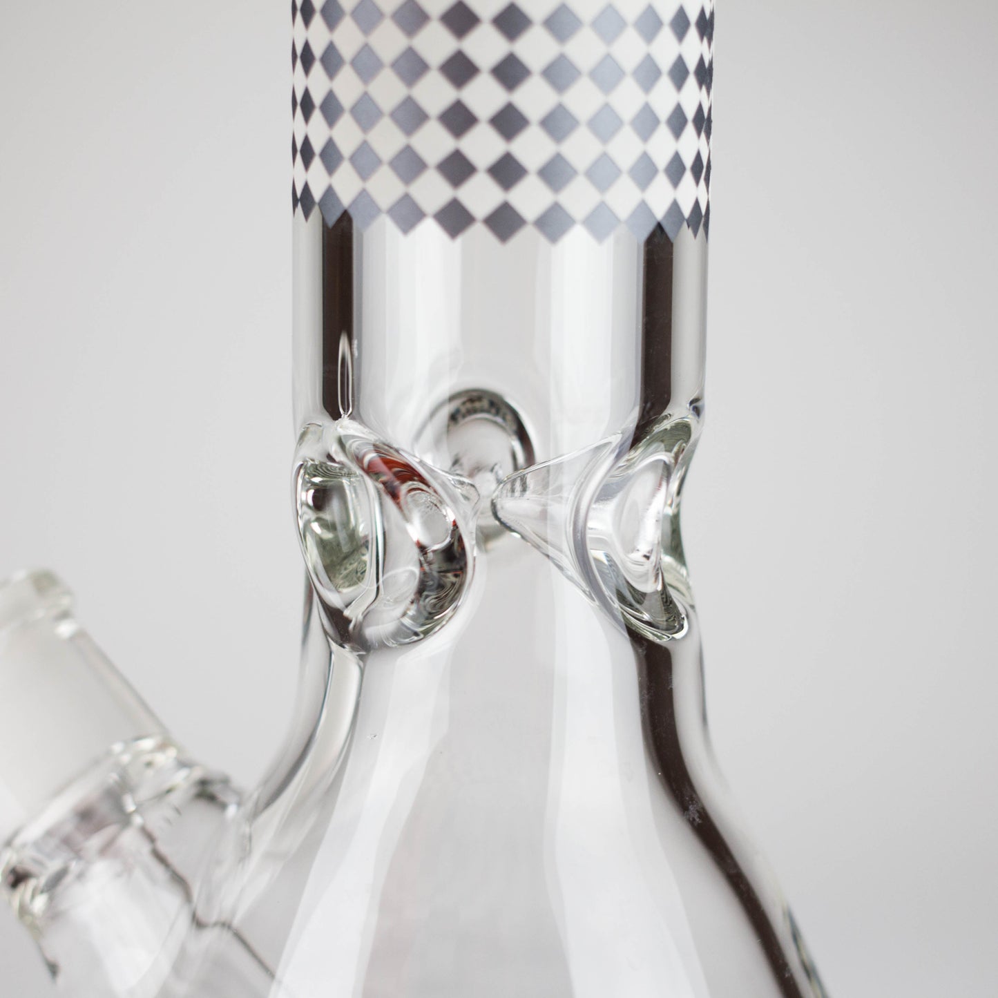 15" Grid Pattern Beaker Bong – Glow in the Dark