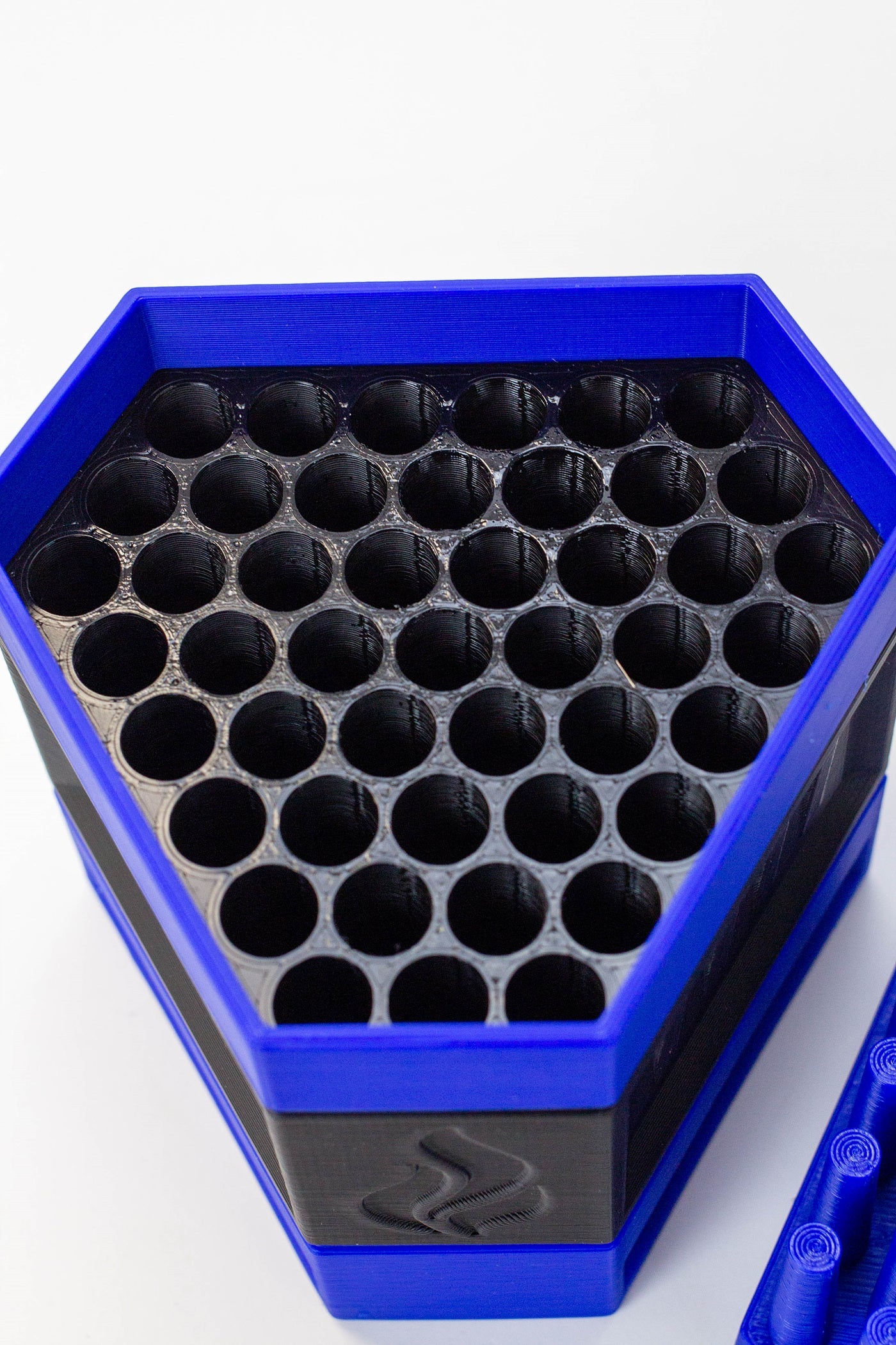 CONE CRUSHER (FILLS 46 PRE-ROLLED CONES)