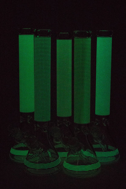 18" Diamond pattern Glow in the dark 7 mm glass beaker bong