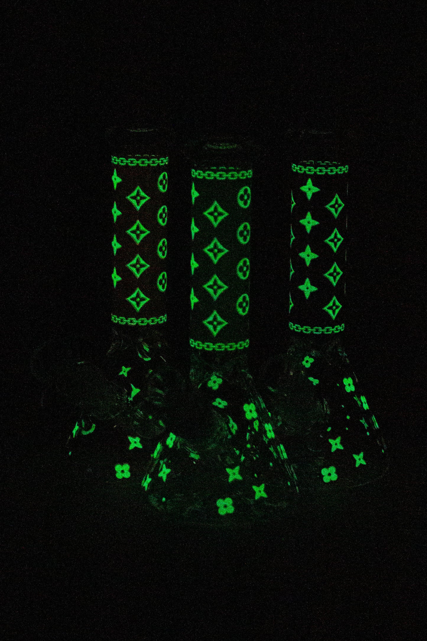 7.5" Luxury Pattern glow in the dark beaker glass water bong