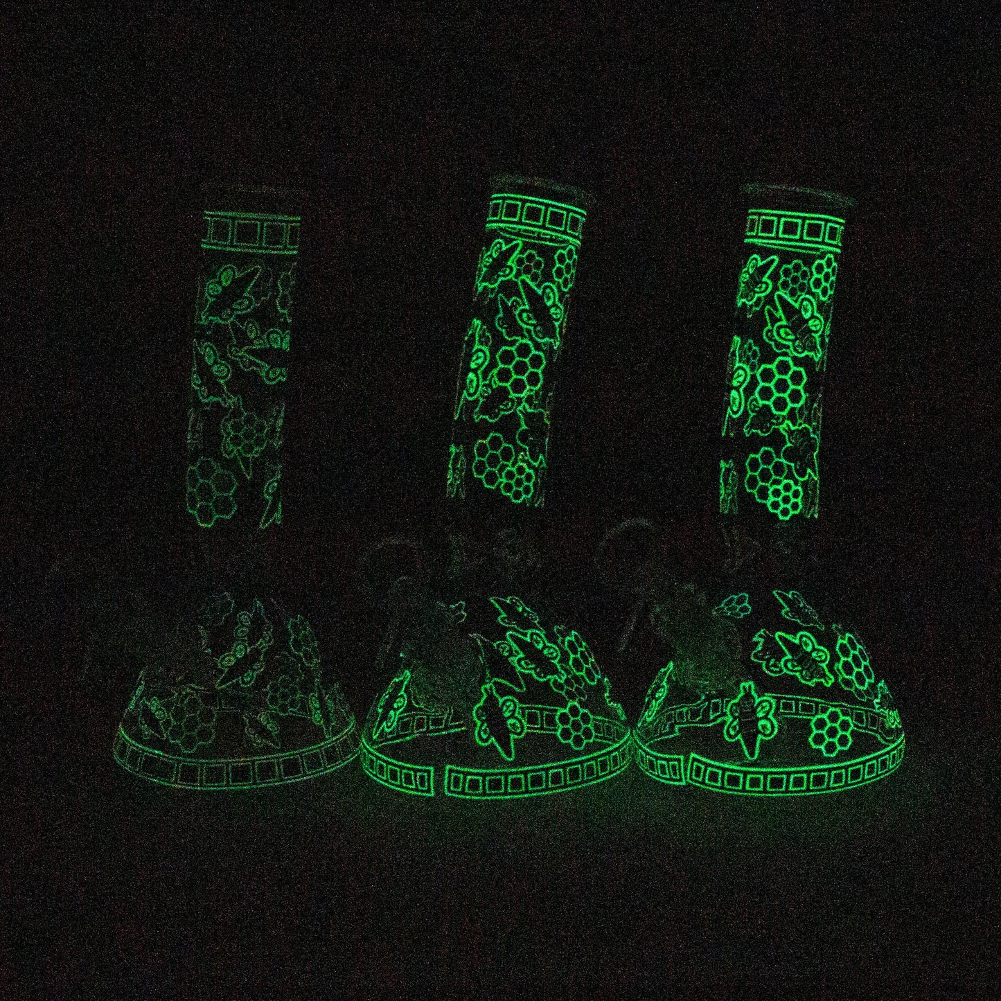 8" Glow in the dark glass bong [XTR1075]