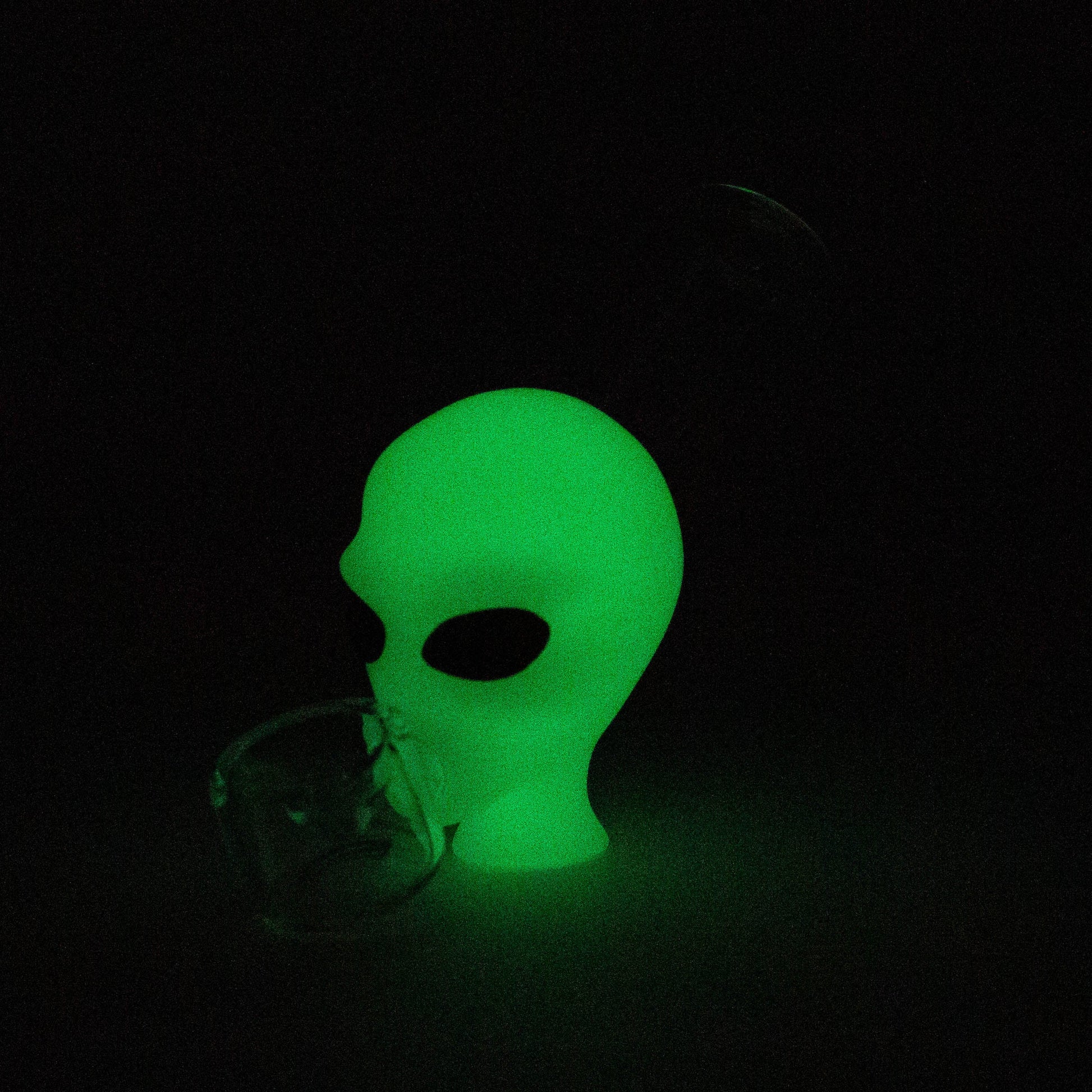 4" Alien hand pipe glow in the dark [H279G]_1